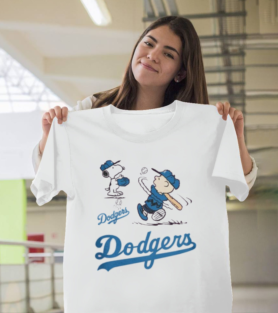 Los Angeles Dodgers Snoopy Cartoon Baseball Sports T-Shirt