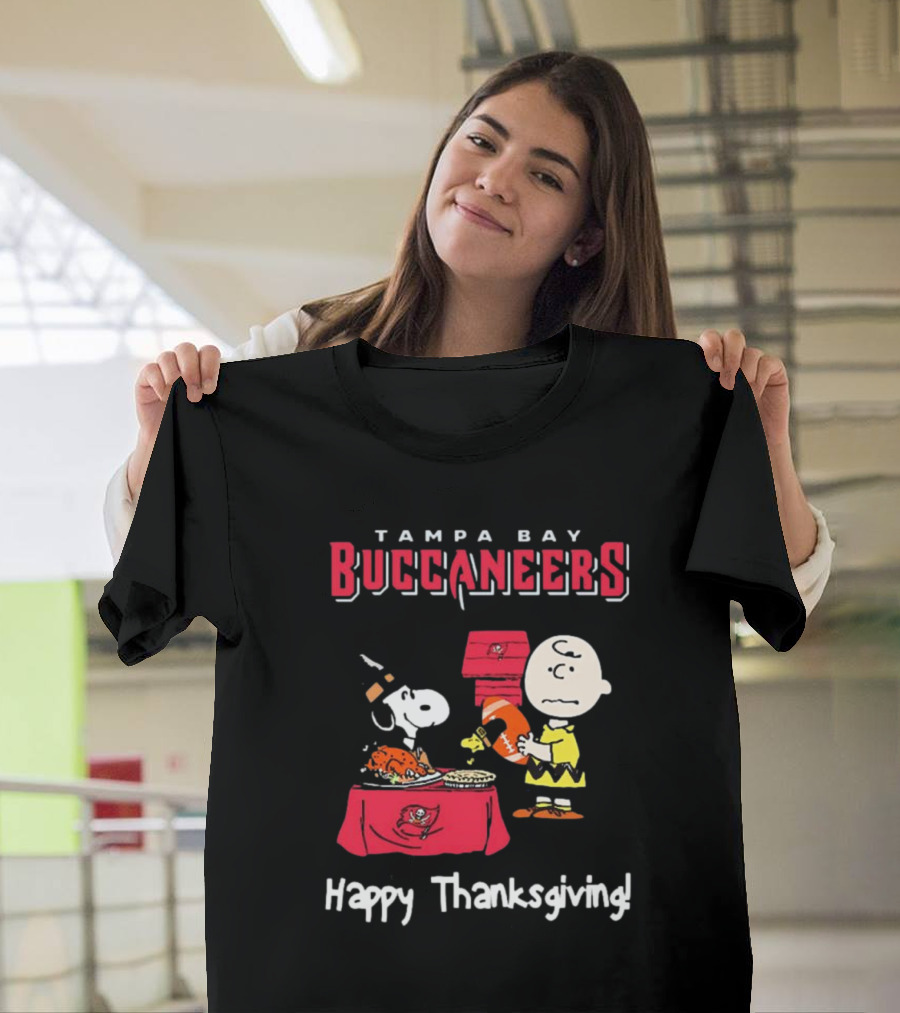 Tampa Bay Buccaneers Peanuts Happy Thanksgiving Football T-Shirt