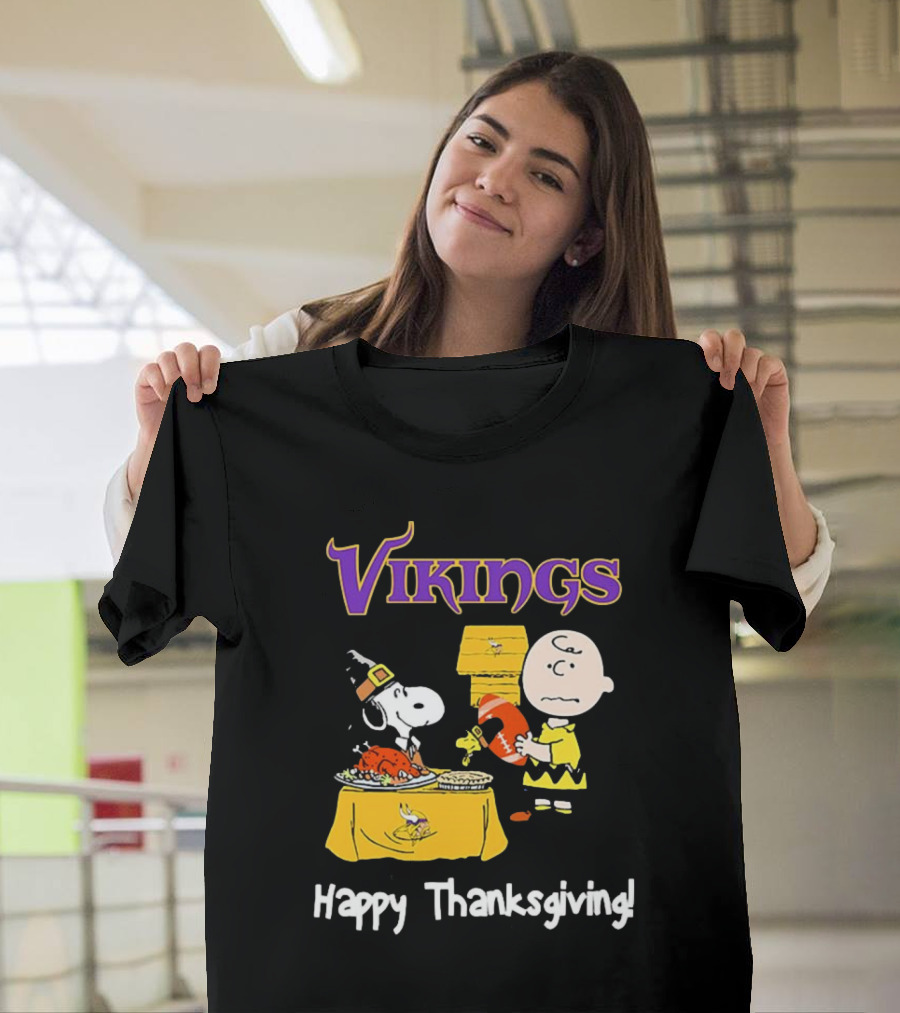 Peanuts Minnesota Vikings NFL Football Snoopy Charlie Brown Happy Thanksgiving T-Shirt