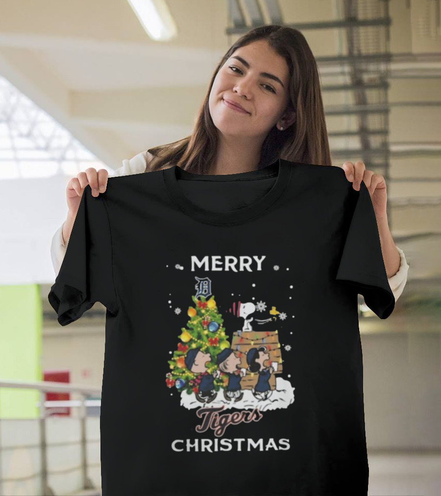 Merry Christmas 2024 Detroit Tigers Snoopy and Friends T-Shirt