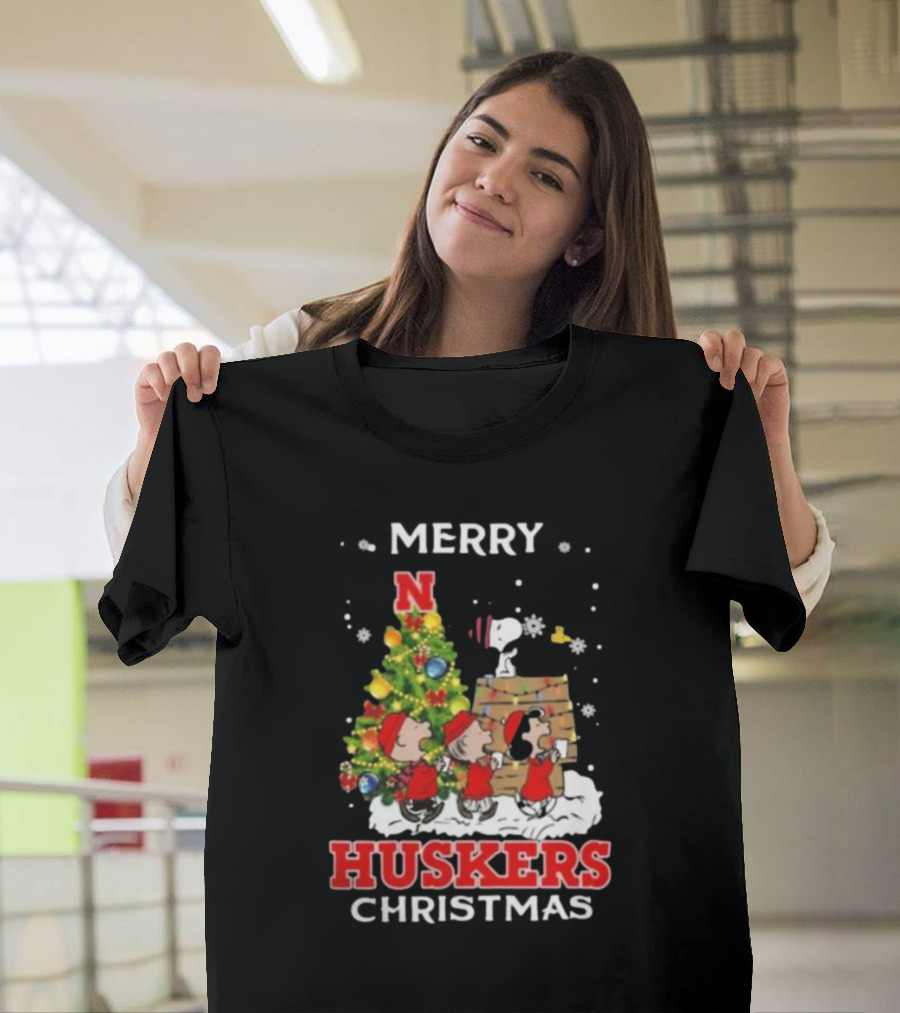 Merry Huskers Christmas Snoopy And Friends Nebraska Cornhuskers T-Shirt