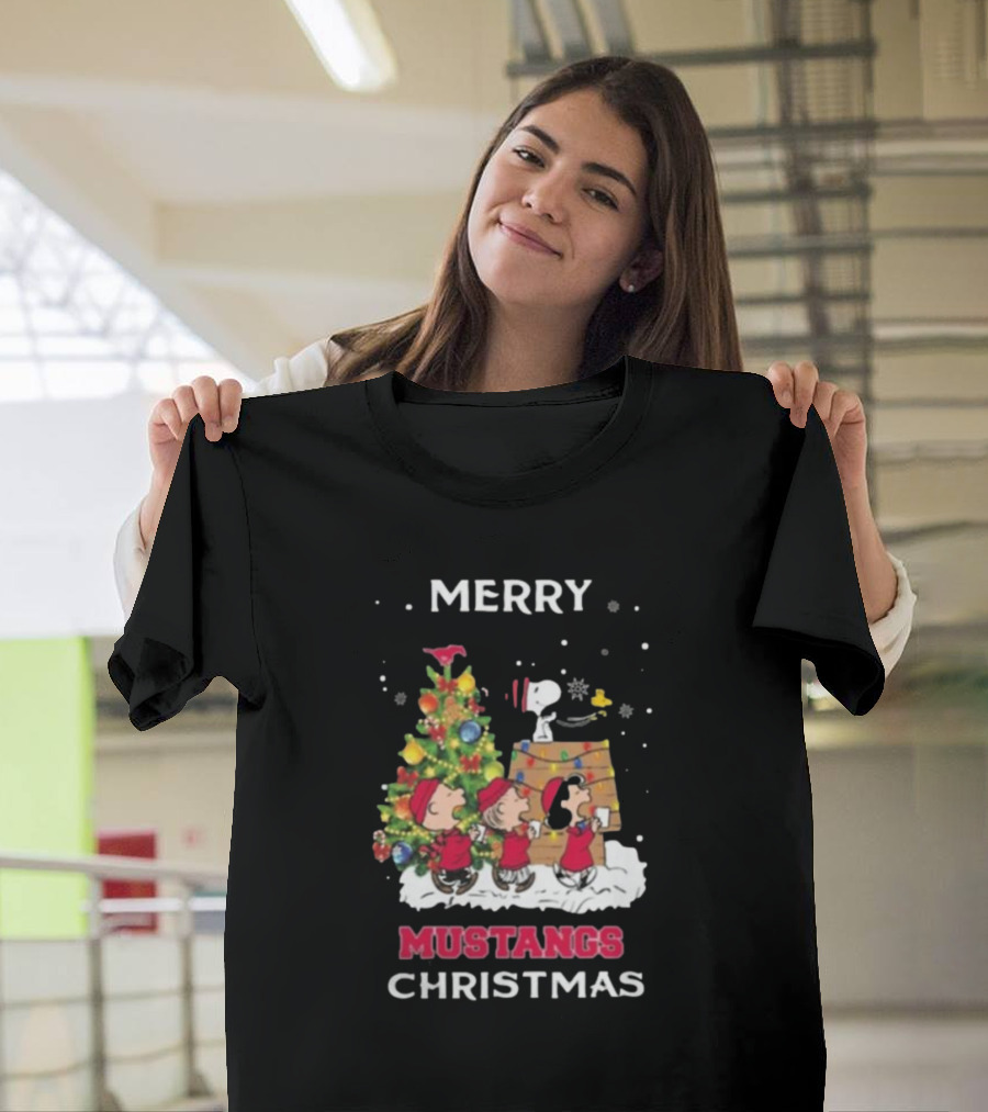 SMU Mustangs Snoopy Merry Christmas 2024 Charlie Brown Lucy Woodstock T-Shirt