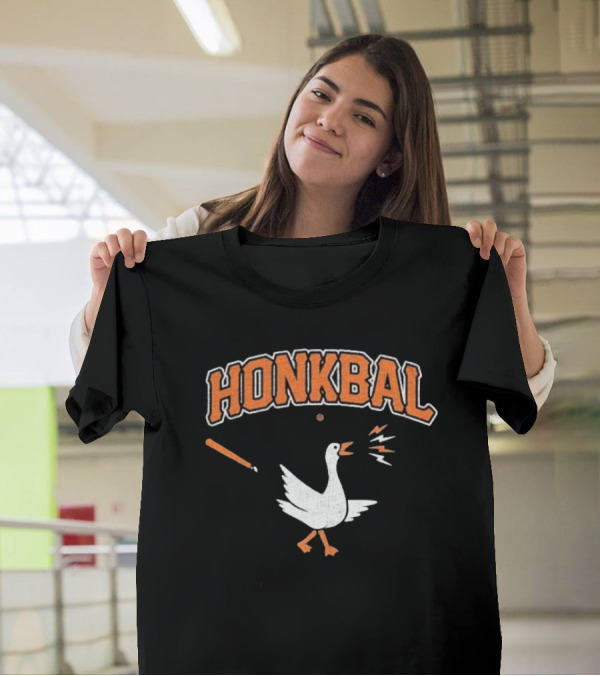 Honkbal Goose With Baseball Bat And Ball T-Shirt