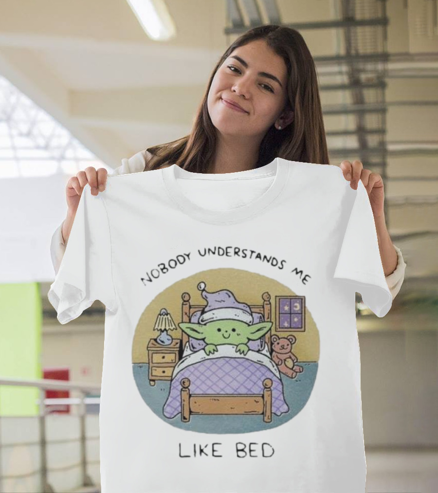 Nobody Understands Me Like Bed Cute Green Alien Cartoon Pajamas Nighttime Scene T-Shirt