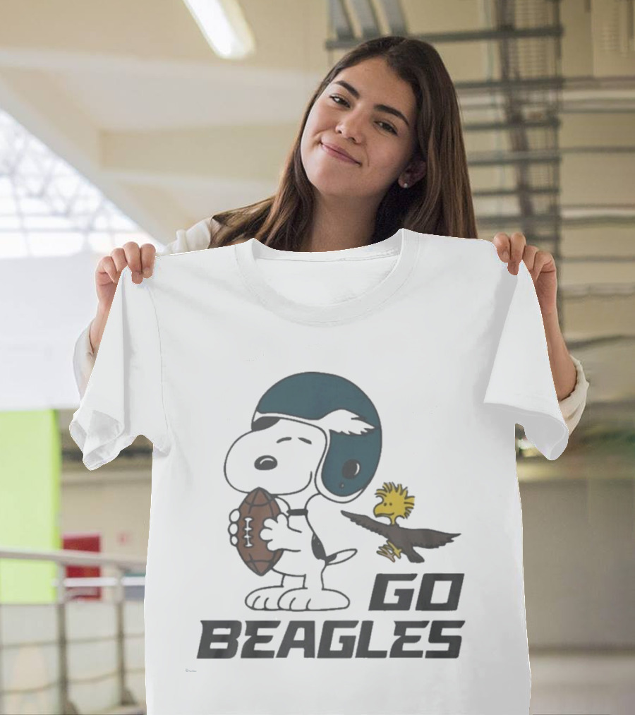 Peanuts Go Beagles Football Snoopy Woodstock Helmet Icon T-Shirt
