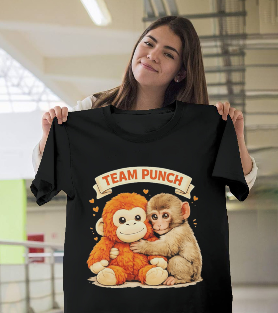 Team Punch Cute Baby Monkey Hugging Orange Plush Toy Charming Japanese Style Hearts T-Shirt