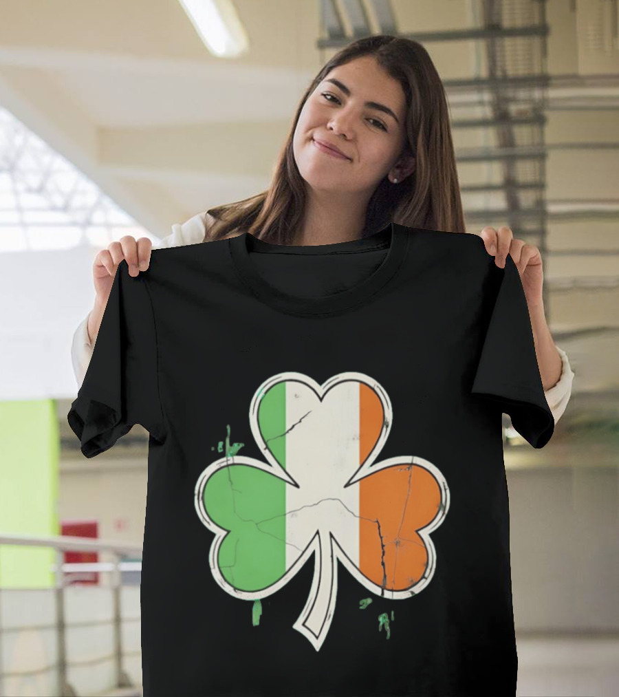 St Patrick's Day Shamrock With Italy Flag T-Shirt