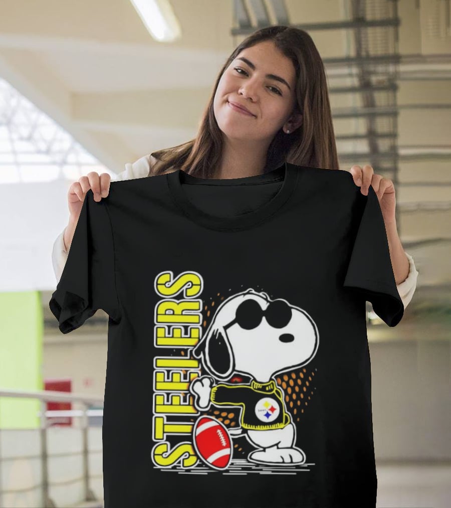 Steelers Snoopy Football Sunglasses Sports T-Shirt