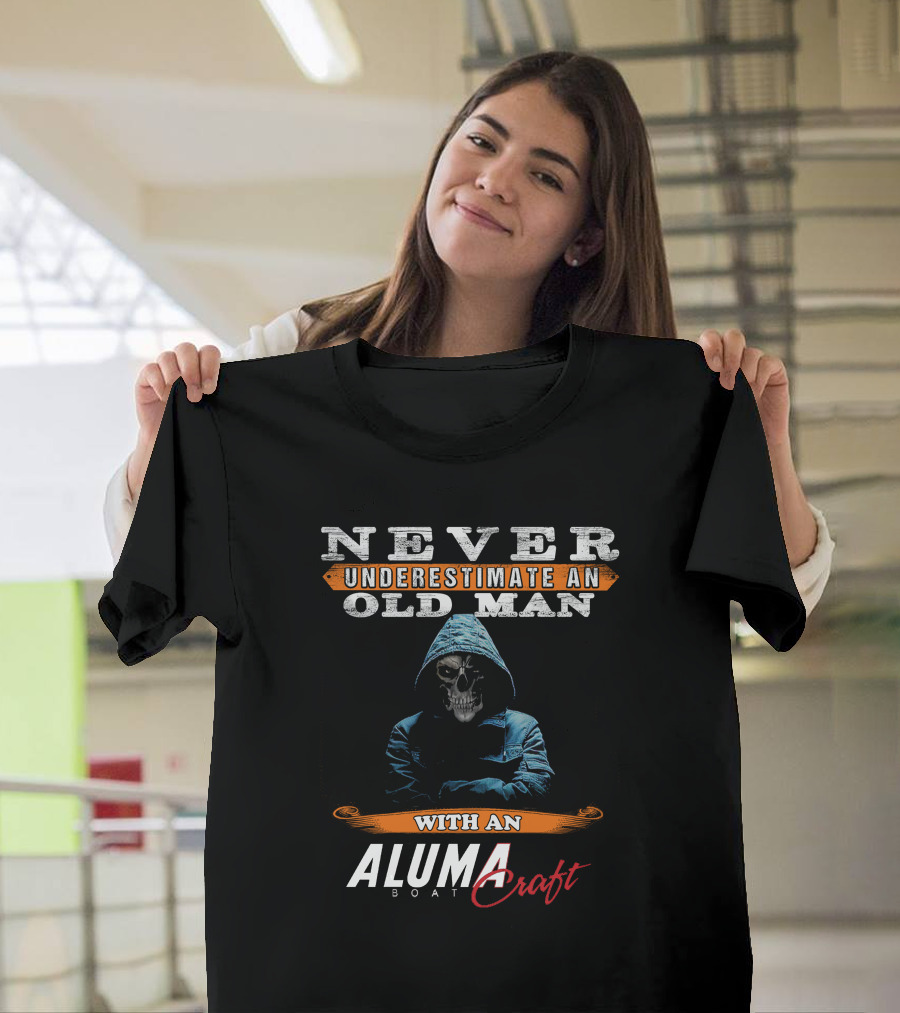 NEVER UNDERESTIMATE AN OLD MAN WITH AN ALUMACRAFT BOAT T-Shirt