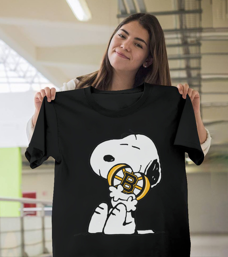 Snoopy Hugging Boston Bruins T-Shirt