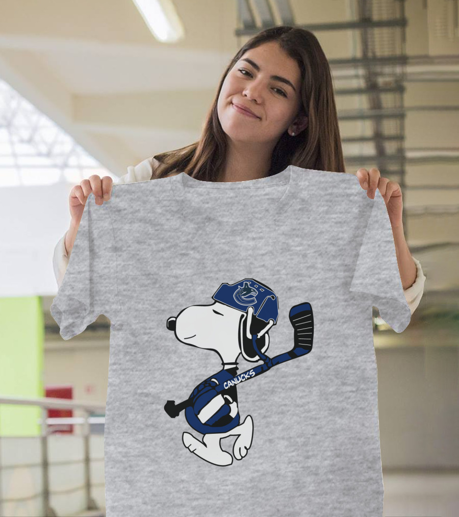 Vancouver Canucks Snoopy Hockey Player T-Shirt