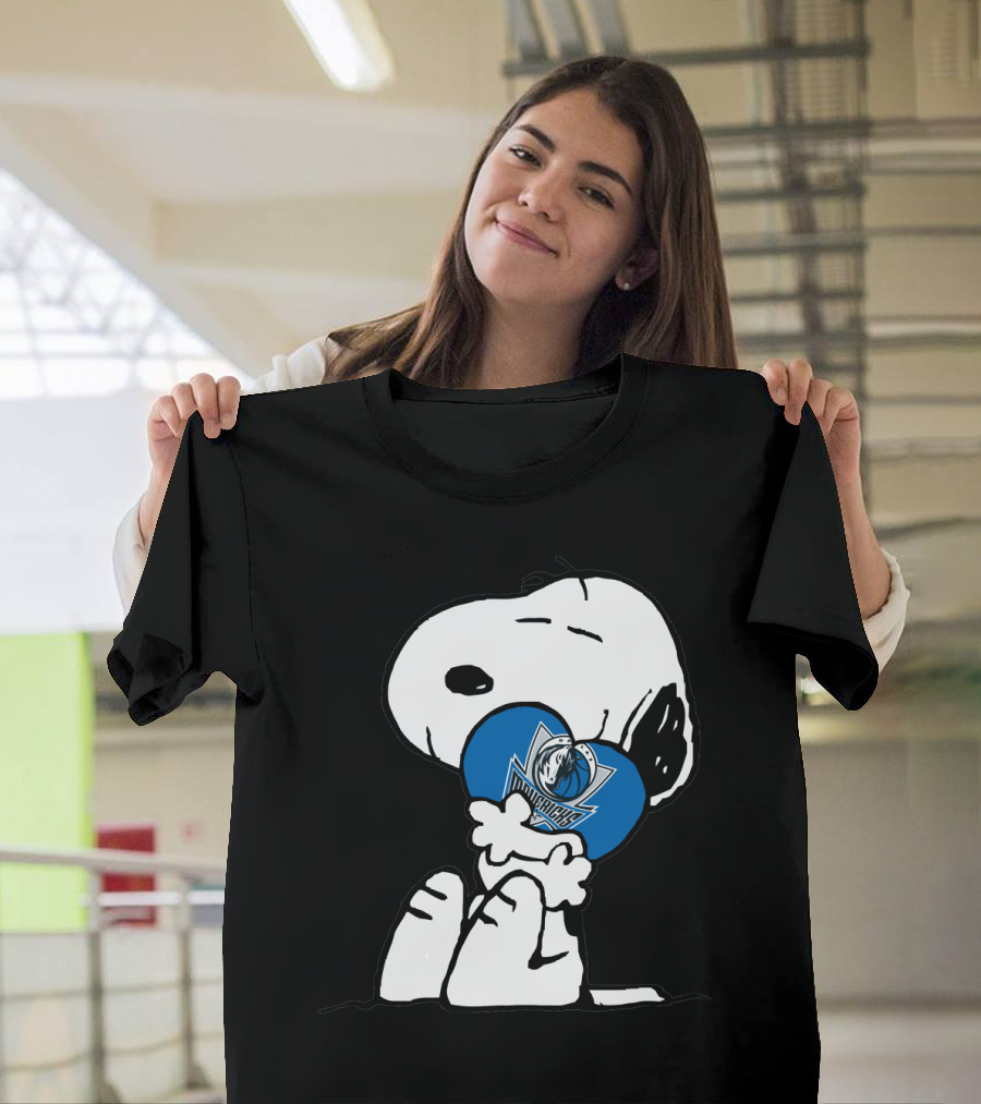 Snoopy Hugging Dallas Mavericks T-Shirt