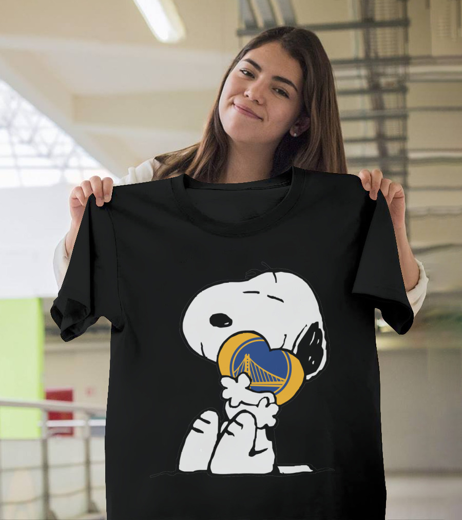 Golden State Warriors Snoopy Hugging Heart With Bridge T-Shirt