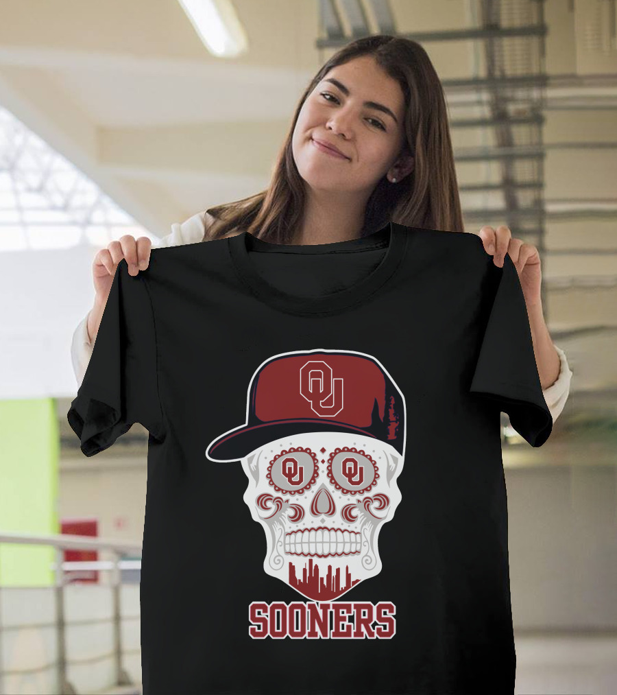 Oklahoma Sooners Skull Ou Hat T-Shirt