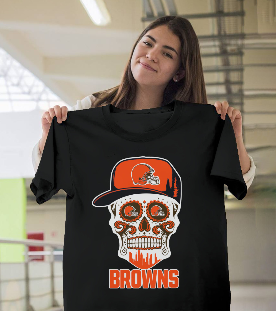 Cleveland Browns Sugar Skull With Orange Helmet And Brow Skyline T-Shirt