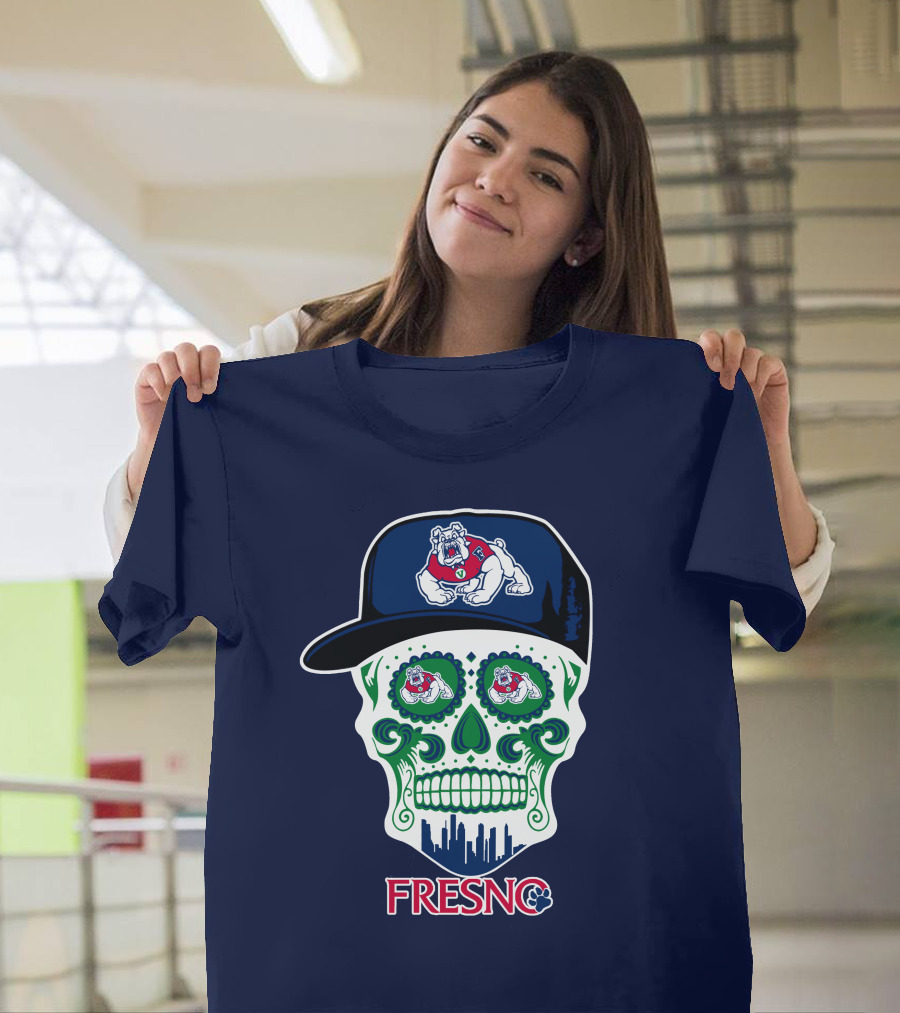 Fresno State Bulldogs Skull Artwork With Bulldog Hat And City Skyline T-Shirt