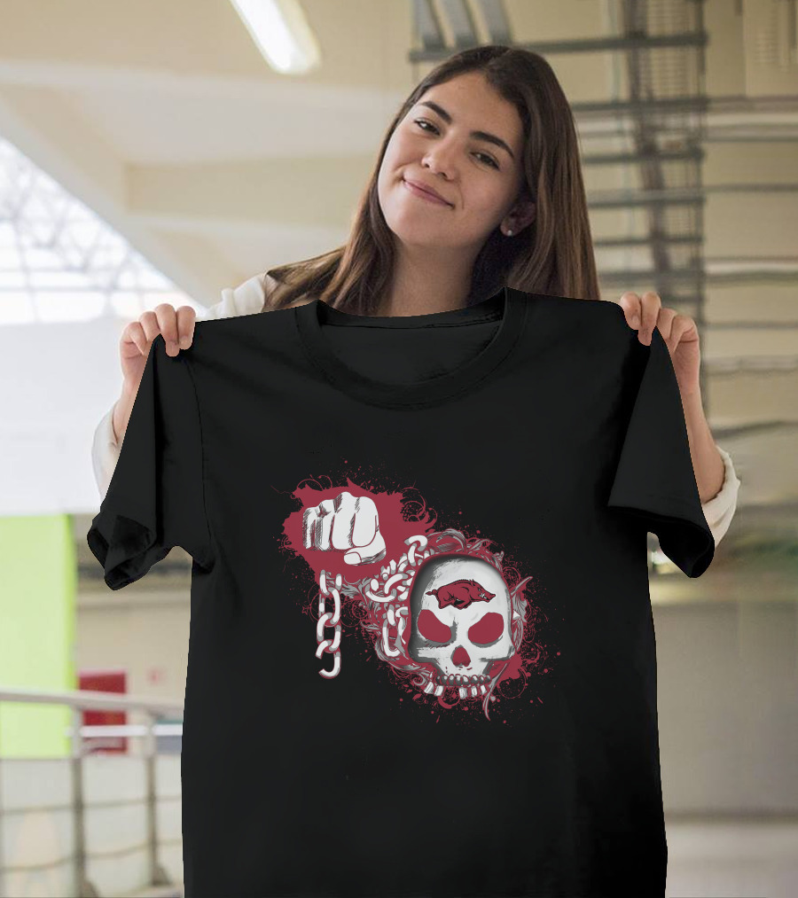 Arkansas Razorbacks Skull Fist Chain T-Shirt