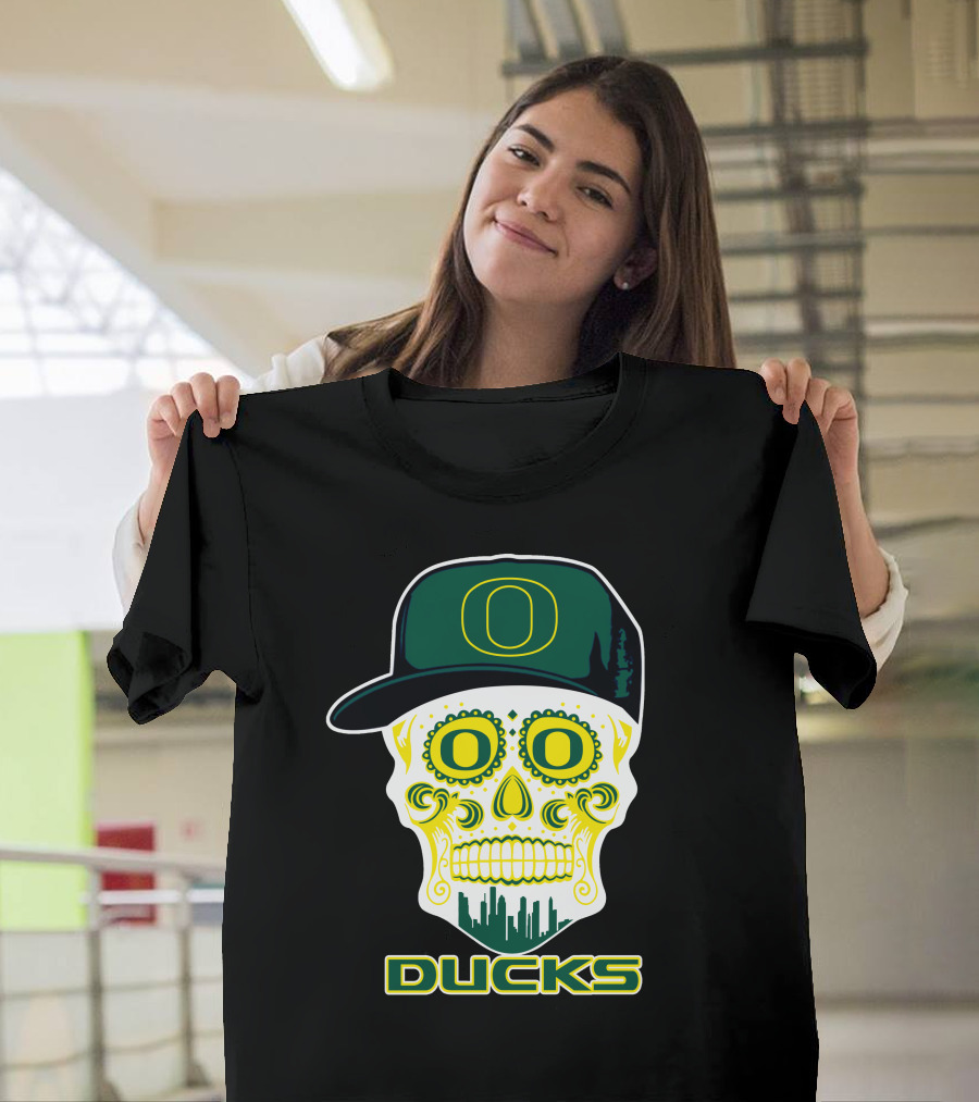 Oregon Ducks Skull With Hat And Cityscape T-Shirt