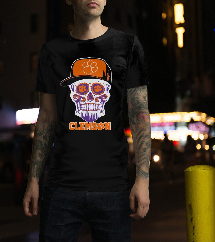 Clemson Tigers Skull With Orange Paw Hat And Cityscape Details T-Shirt