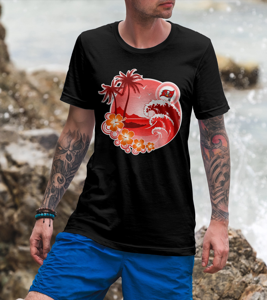 Tampa Bay Buccaneers Happy Holidays Tropical Beach Scene T-Shirt