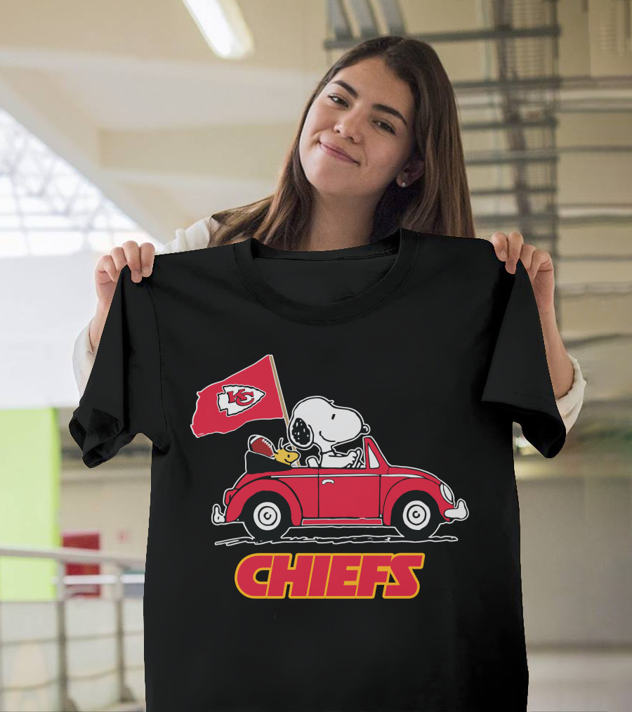 Chiefs Snoopy Driving With Kansas City Flag T-Shirt