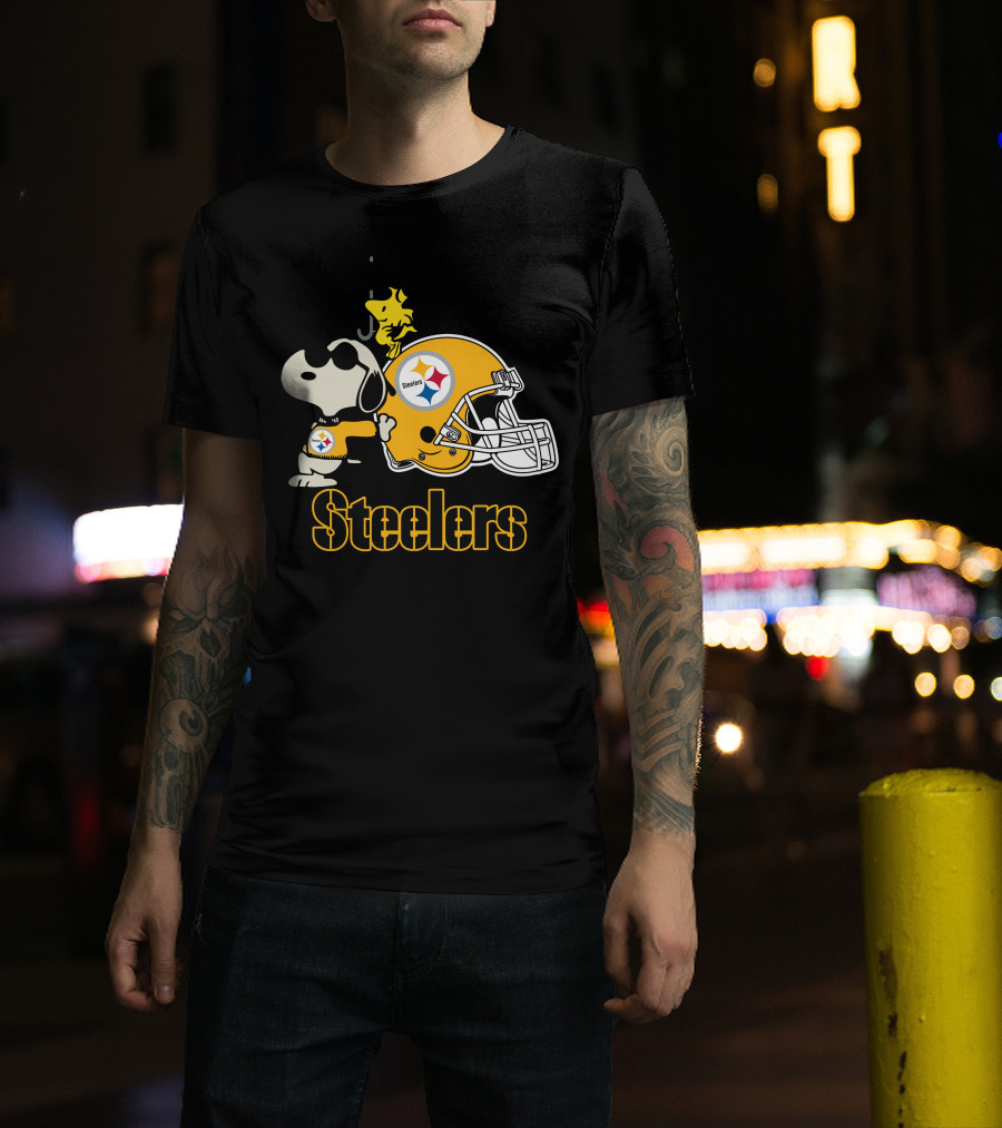 Snoopy And Woodstock With Pittsburgh Steelers Helmet T-Shirt