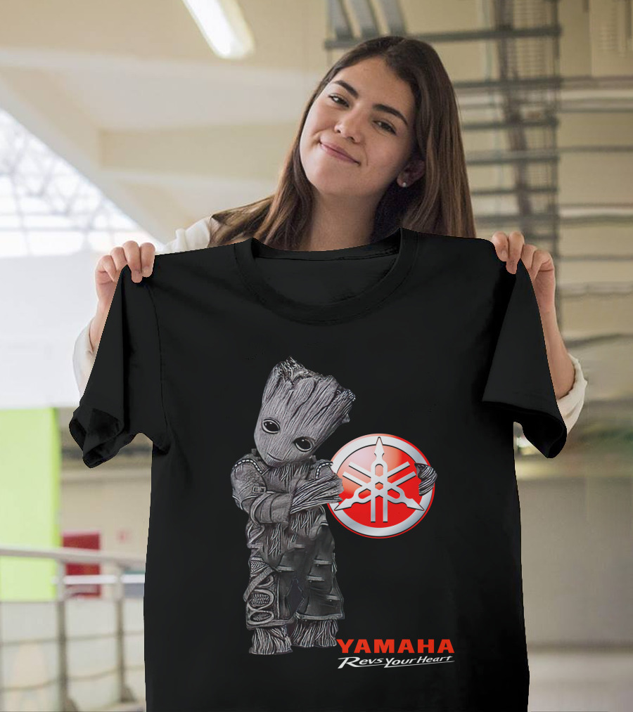 Yamaha Revs Your Heart Groot Holding T-Shirt