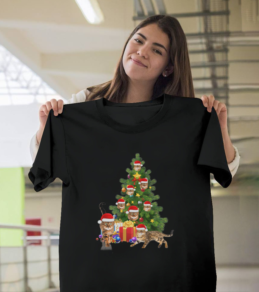Toyger Cat Christmas Tree with Santa Hats and Gifts T-Shirt