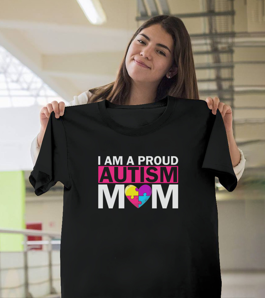 I Am a Proud Autism Mom Puzzle Heart T-Shirt