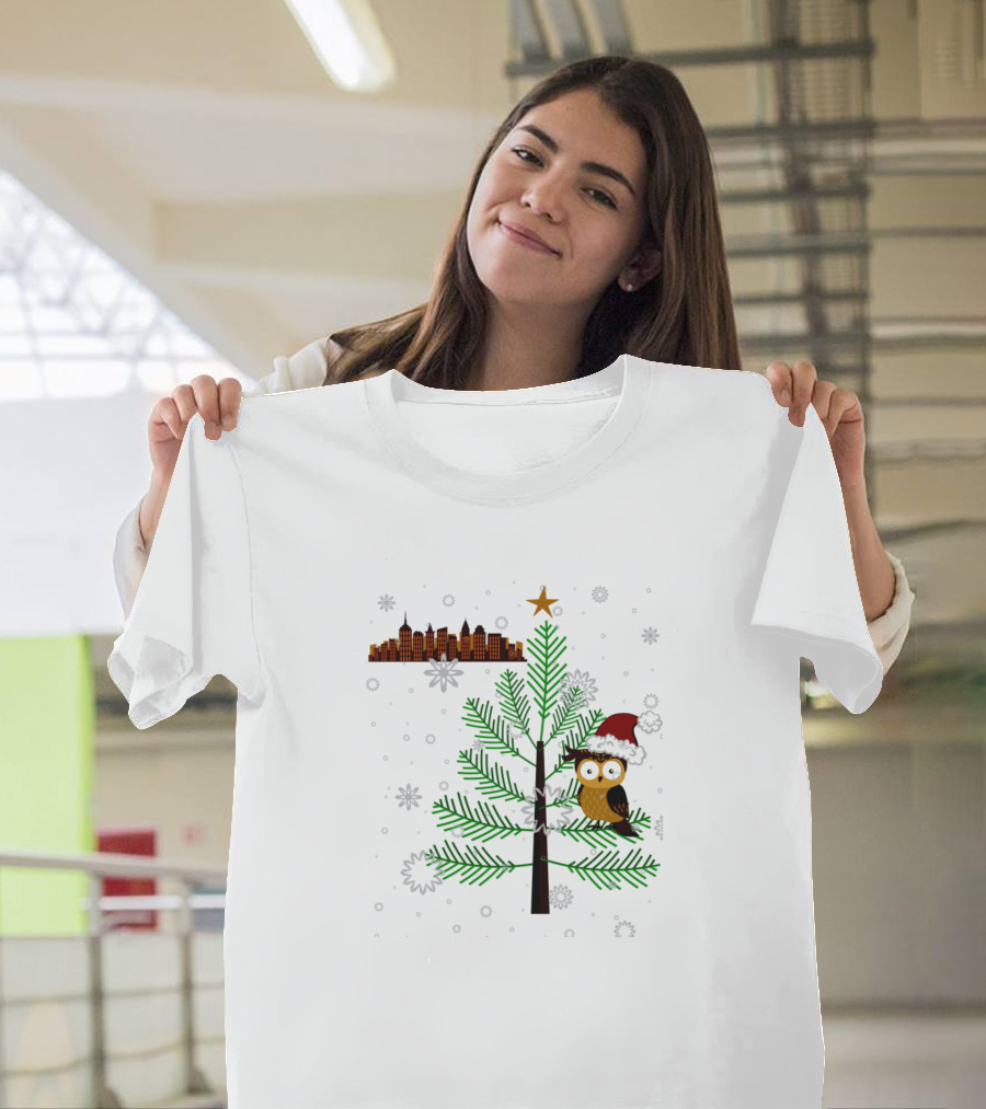 Owl In The City Rockefeller The Owl New York Christmas Tree Santa Hat T-Shirt