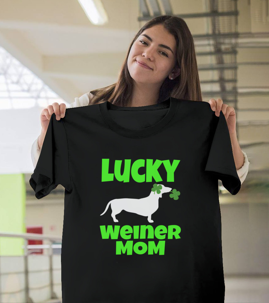 Lucky Weiner Mom St Patricks Day Dachshund with Shamrocks T-Shirt