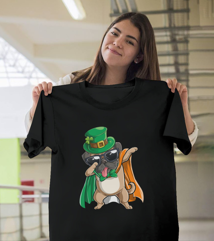 Pug Dog Dabbing St Patricks Day Shamrock Hat Irish Flag T-Shirt