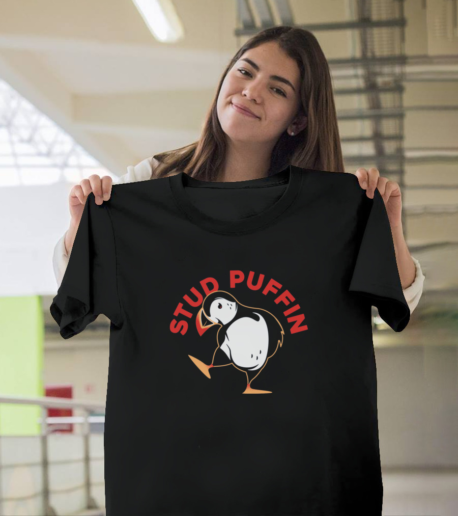 Stud Puffin Walking in T-Shirt