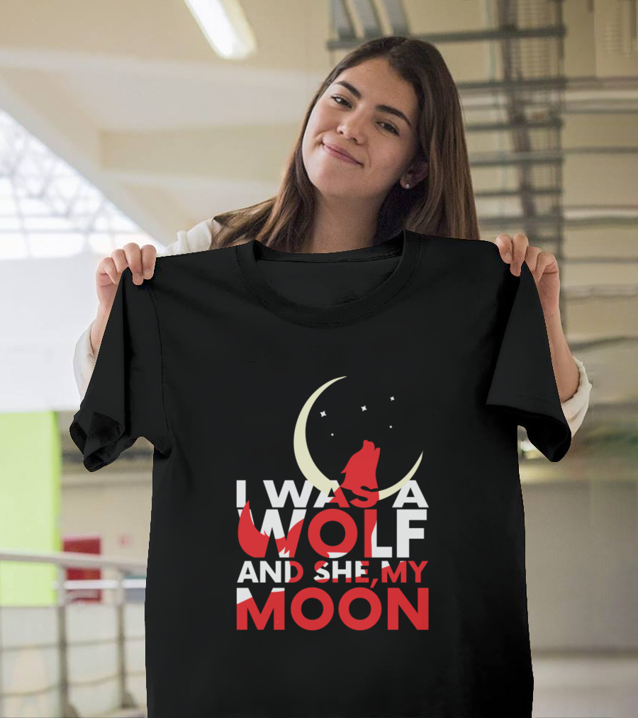 I Was A Wolf And She My Moon Red Wolf Howling Crescent Moon Stars T-Shirt