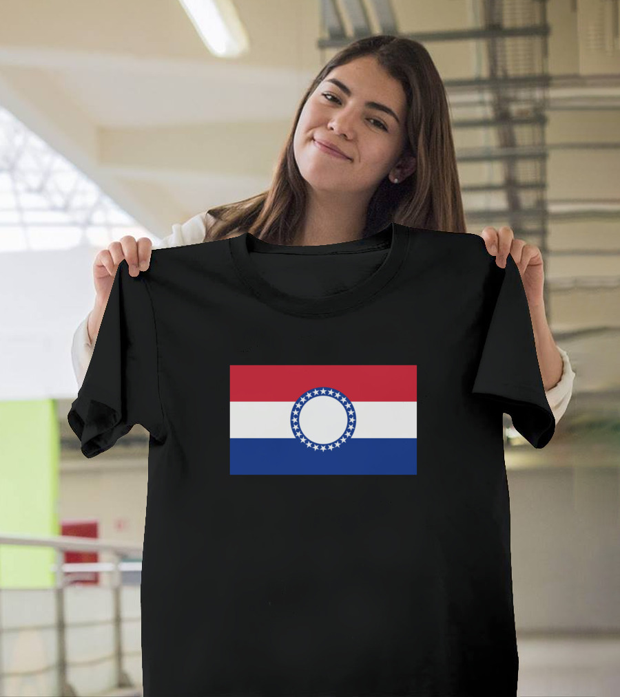 Missouri Flag with Blue and Red Stripes and Stars Circle T-Shirt