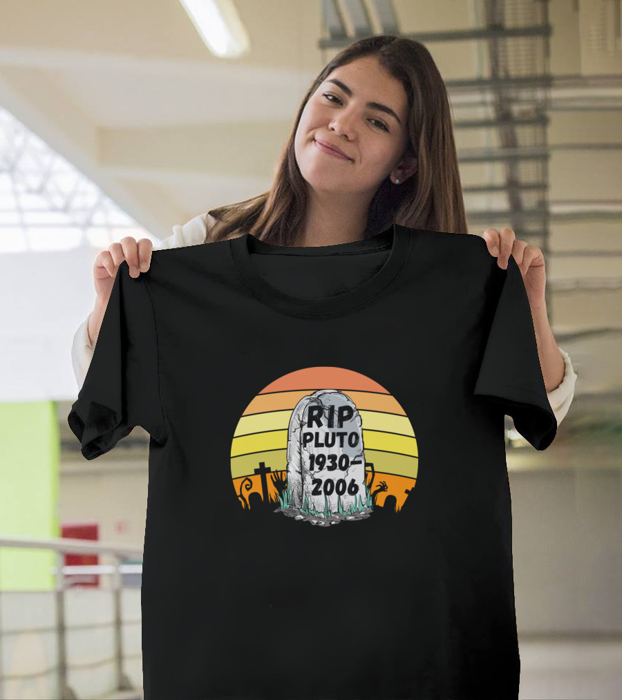 RIP Pluto 1930-2006 Vintage Graveyard Sunset Humor T-Shirt