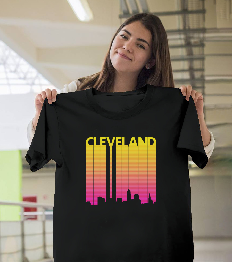 Cleveland Skyline Retro 1980s Gradient T-Shirt