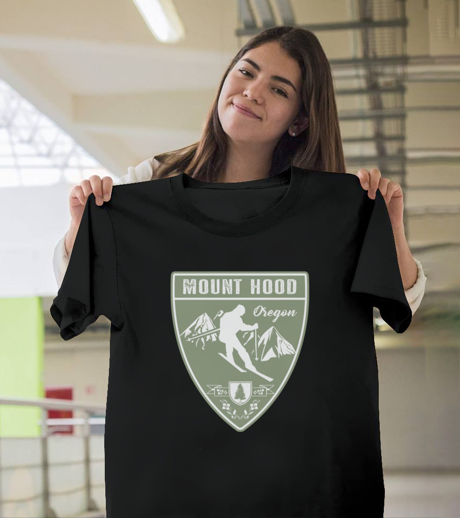 Mount Hood Oregon Skiing Adventure Shield Badge T-Shirt