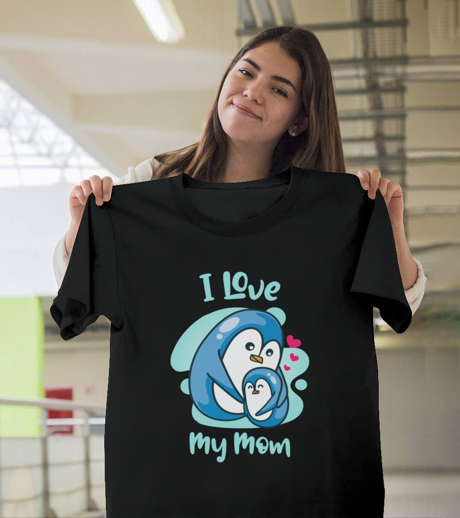 I Love My Mom Penguin Hug Hearts T-Shirt