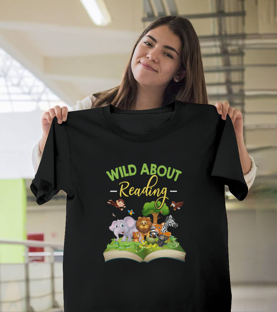 Wild About Reading Funny Animal Bookworm Book Love with Elephant Lion Zebra Crocodile Monkey T-Shirt