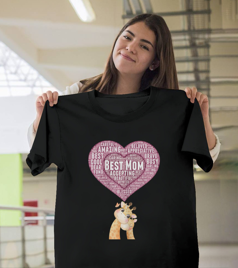 Best Mom Amazing Beloved Mama Giraffe Baby Giraffe Snugging Heart T-Shirt