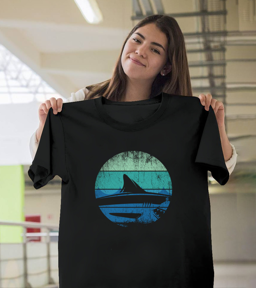 Vintage Shark Retro Beach Style Ocean Waves T-Shirt