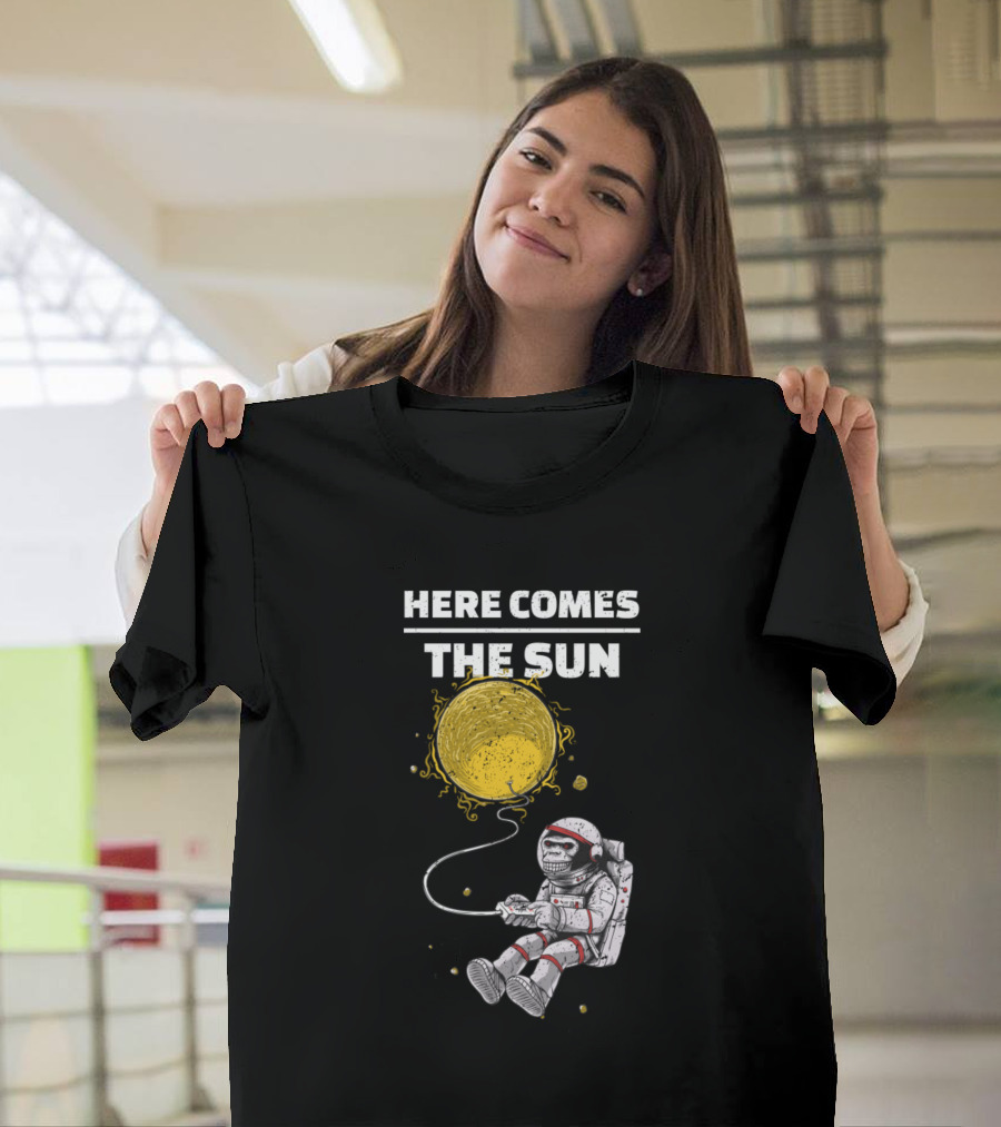 Here Comes The Sun Astronaut Floating with Yellow Sun Balloon T-Shirt