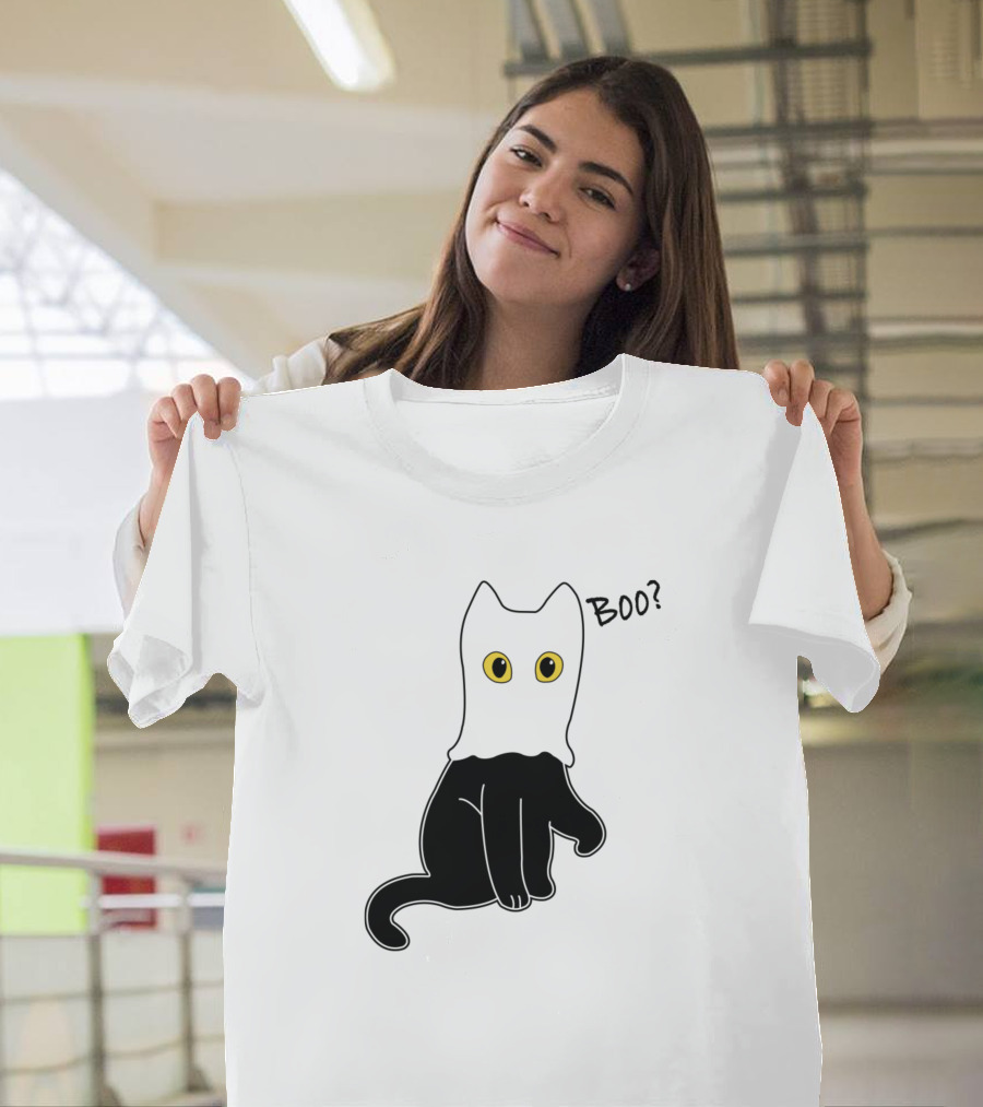 Ghost Cat Boo Meow Booeow Funny Cat Loves Halloween Masking Cat with Boo Text T-Shirt
