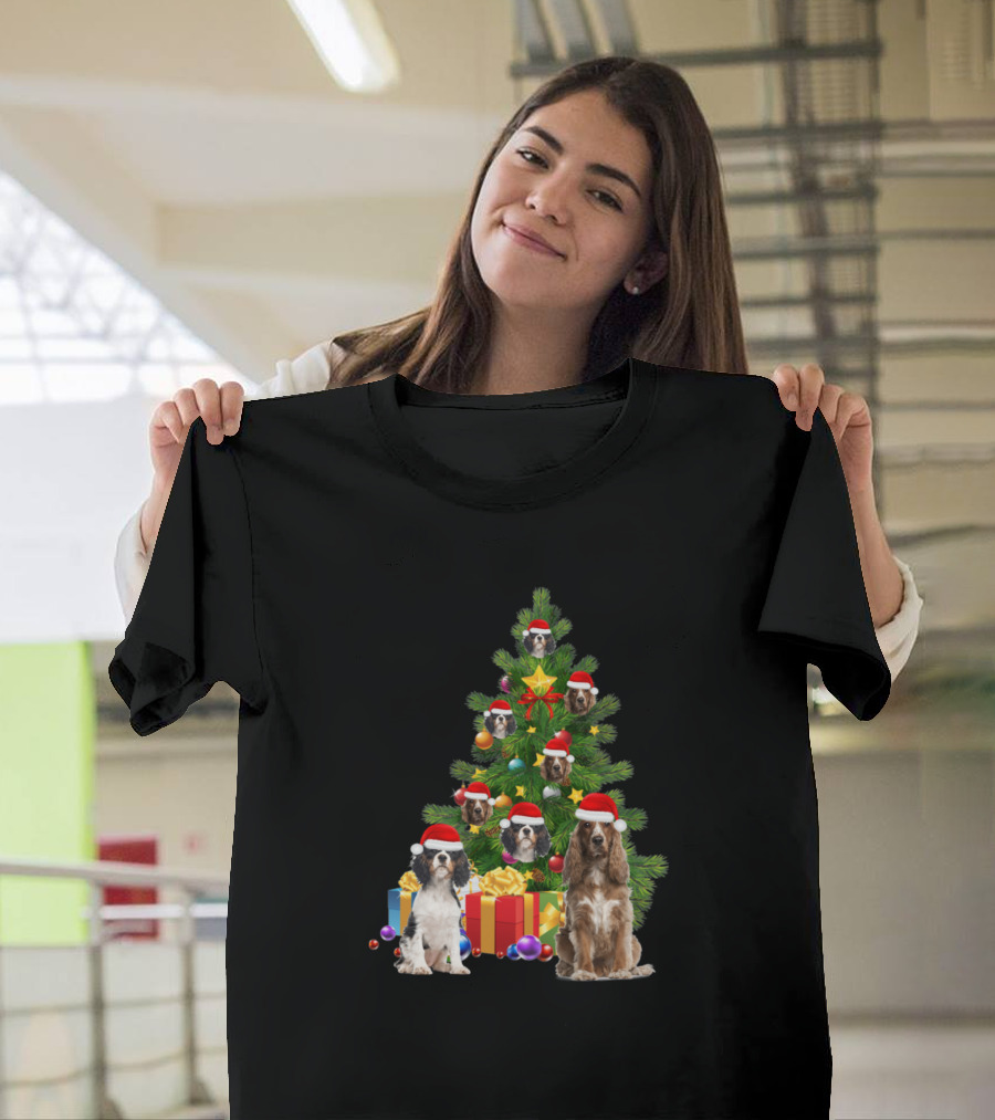 Springer Spaniel Christmas Tree Festive Dogs with Santa Hats and Presents T-Shirt