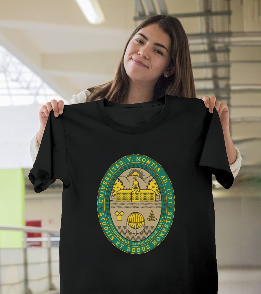 Universitas V. Montis AD 1791 Collegiumque Agriculturae 1865 Studis Et Rebus Honestis T-Shirt