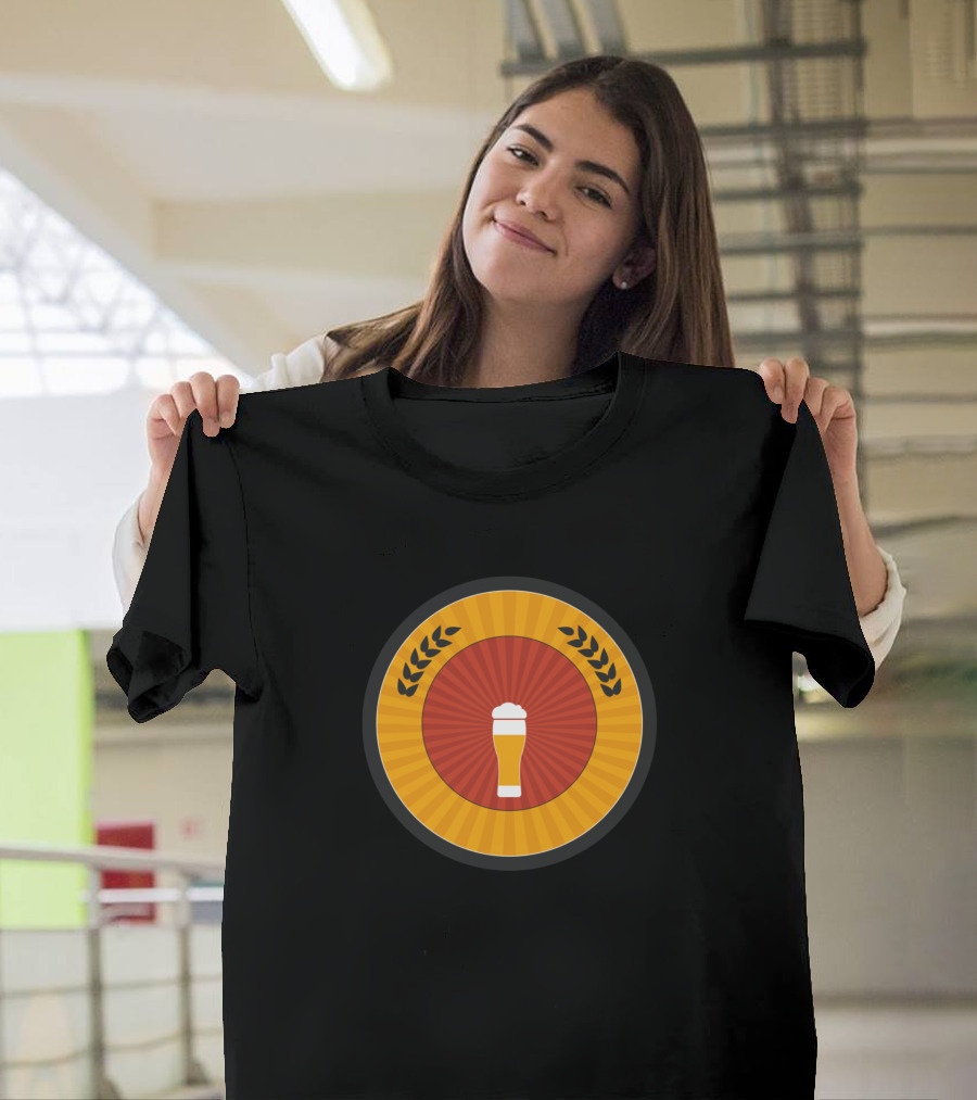 Beer Glass Laurel Round Badge T-Shirt