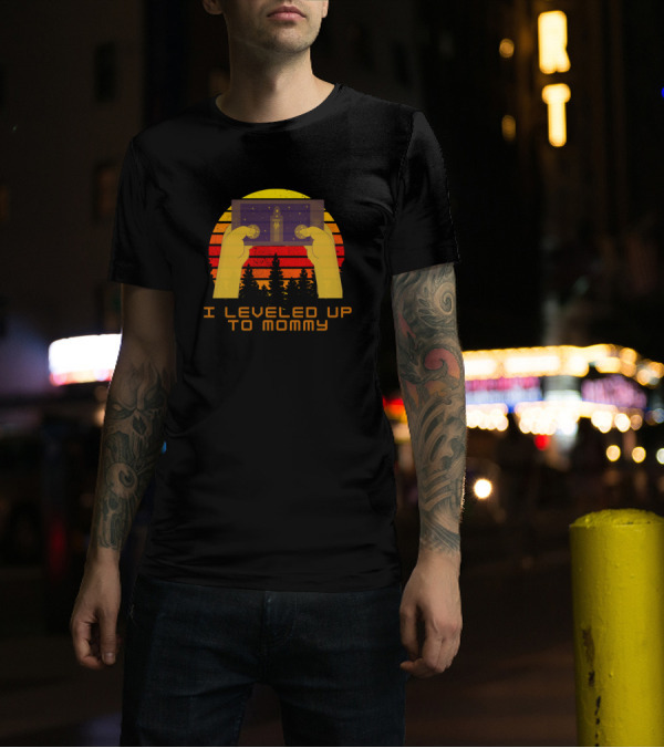 I Leveled Up To Mommy Vintage Video Game Controller Forest Retro Sunset T-Shirt