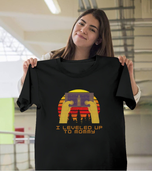 I Leveled Up To Mommy Vintage Video Game Controller Forest Retro Sunset T-Shirt