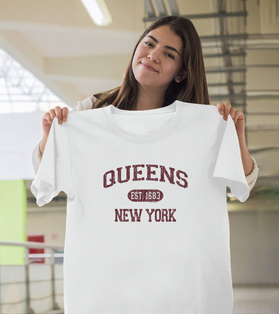 Queens New York EST 1683 Distressed Retro T-Shirt